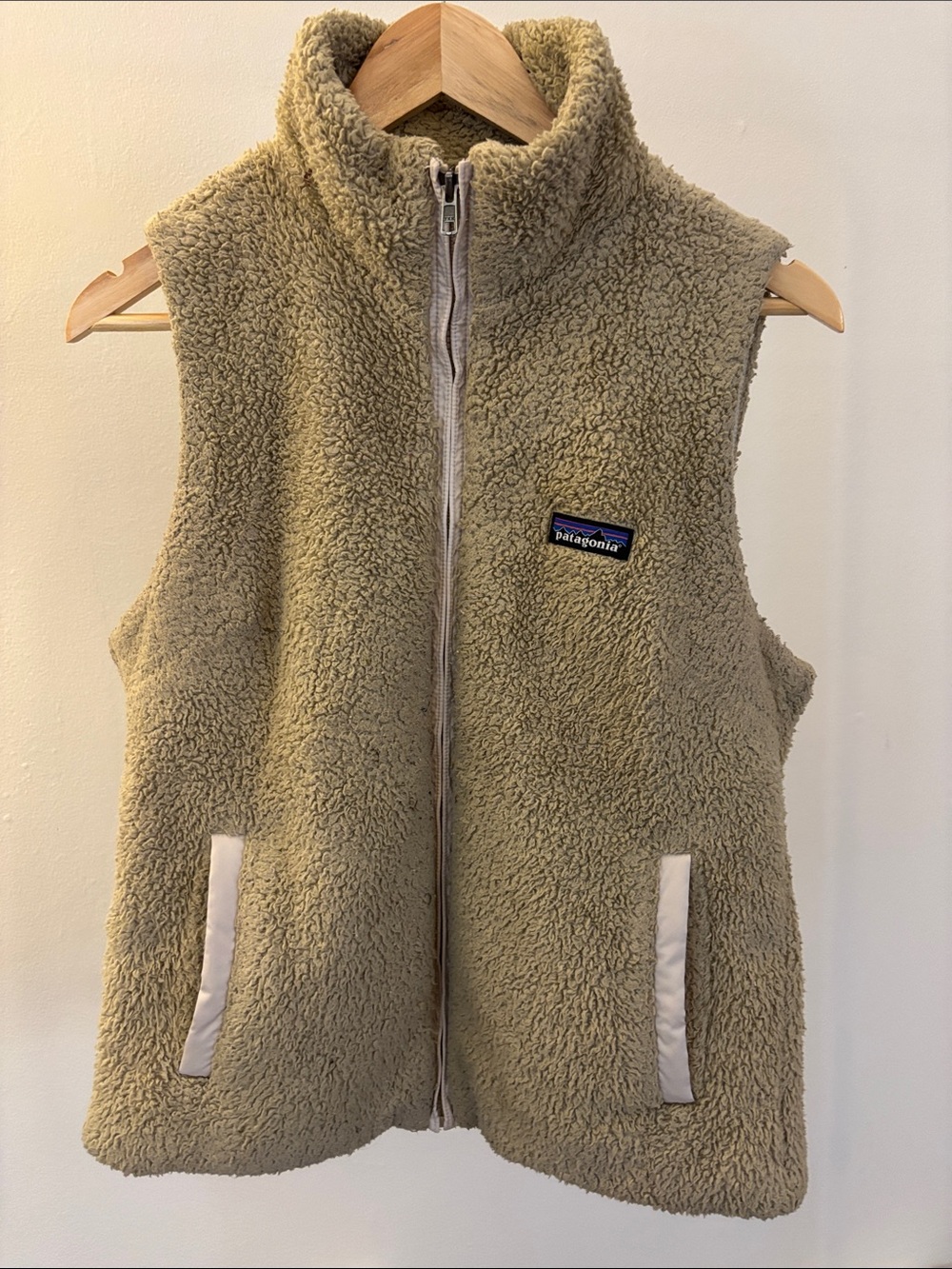 Patagonia Sherpa Fleece Vest in Beige
